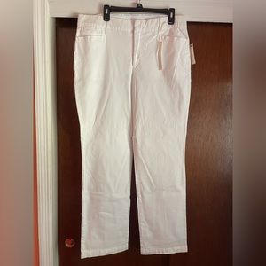 Gloria Vanderbilt Khaki Unltd.
Size 16 Average; Twill
NWT